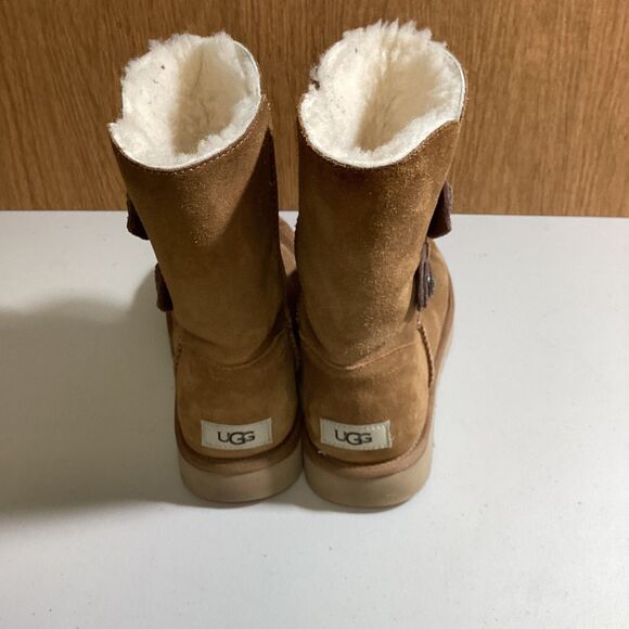 Women’s UGG Marciela Decorative Snap Brown Boots Sz 9 UGGs - Picture 4 of 6